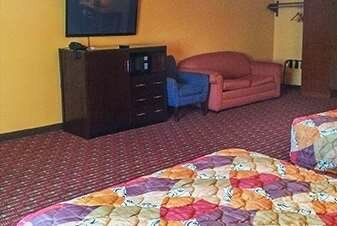 Гостиница Travelodge by Wyndham Bay Shore Long Island в Ислипе