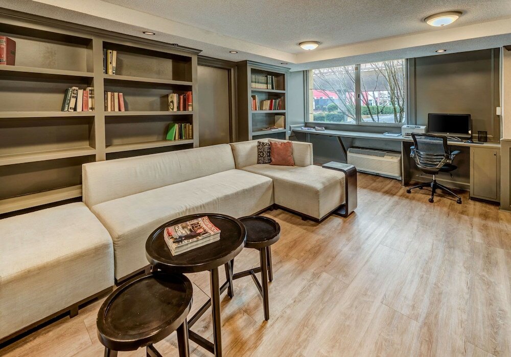 Фото Holiday Inn Express Atlanta Airport - North