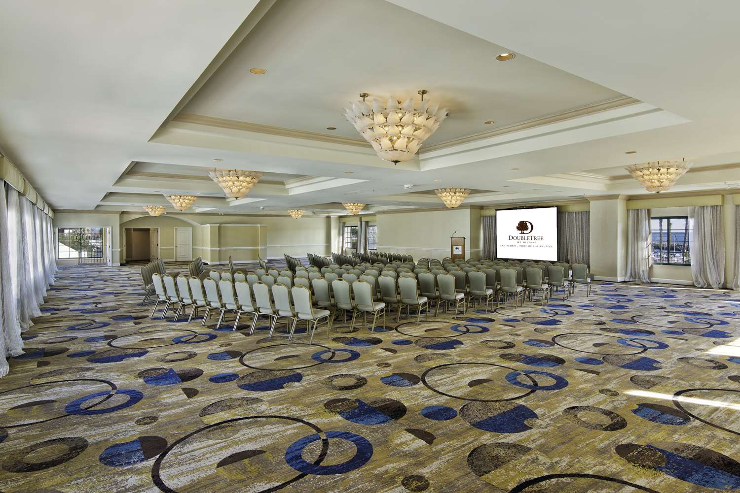 Фото DoubleTree by Hilton San Pedro - Port of Los Angeles