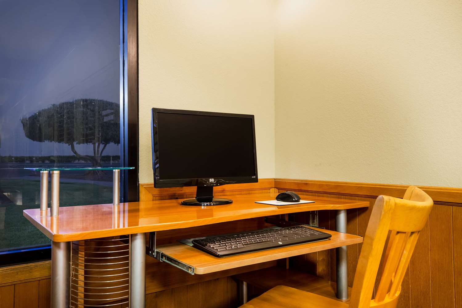 Фото Super 8 by Wyndham Lindsay Olive Tree