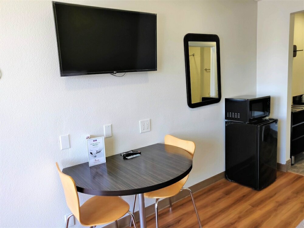 Фото Motel 6 Fresno CA Yosemite Hwy