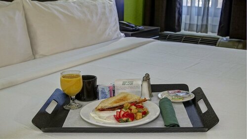 Гостиница Clarion Hotel & Suites Conference Center Memphis Airport в Мемфисе