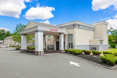 Внешний вид отеля Quality Inn Edison-New Brunswick в Эдисоне, фото 1