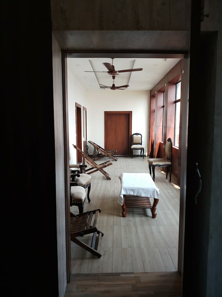 Фото Dwivedi Hotels Sri Omkar Palace