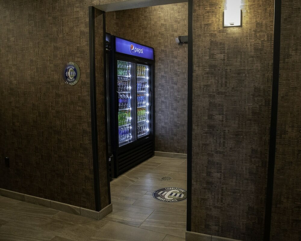 Фото Cobblestone Hotel & Suites - Two Rivers