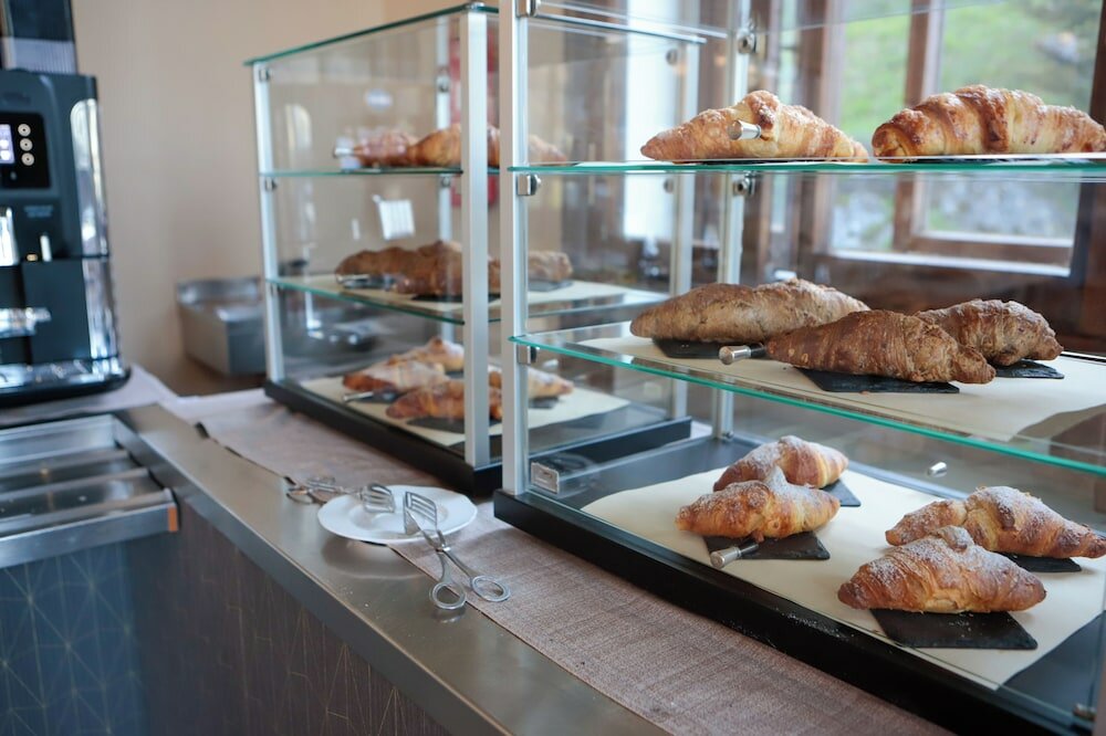 Фото Pràcatinat Hotel & Restaurant