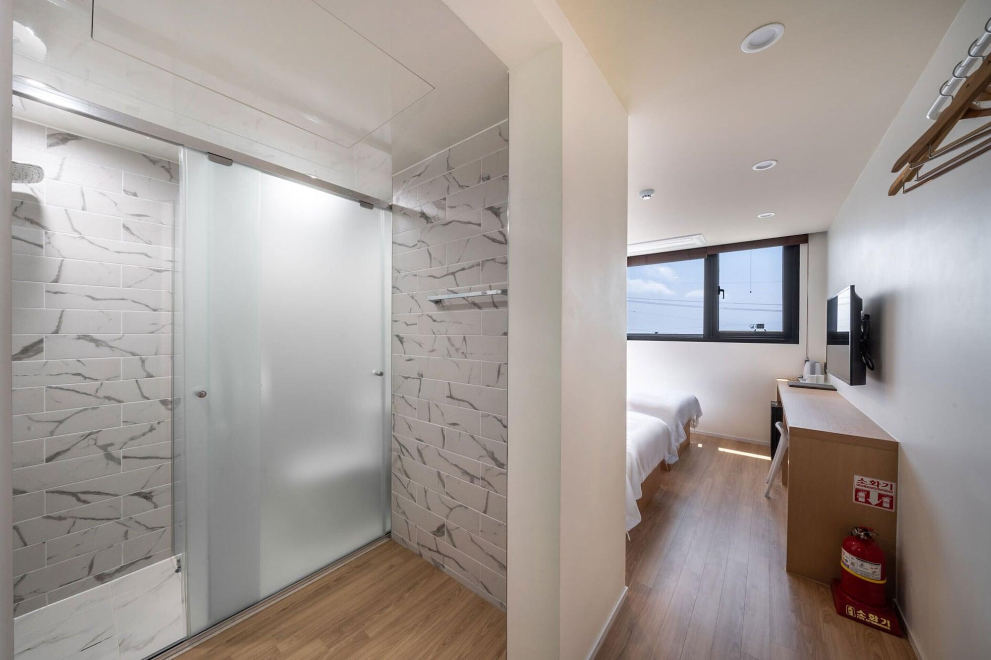 Фото Aroomi Hotel