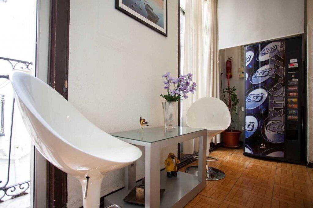 Фото Hostal Los Arcos