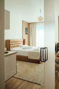 White Sails Residential Hotel (Batumi, Lekh and Maria Kachinski Street, 5), hotel