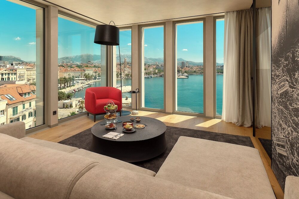 Фото Hotel Ambasador