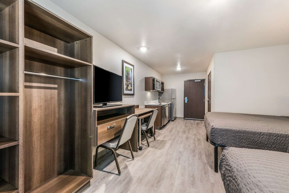 Фото WoodSpring Suites Linden