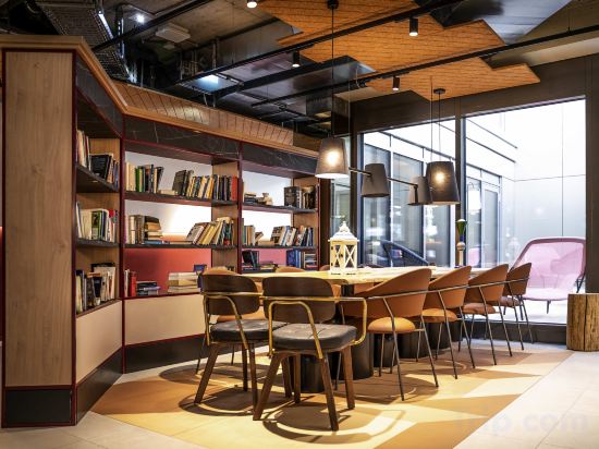 Фото Aparthotel Adagio Zurich Center