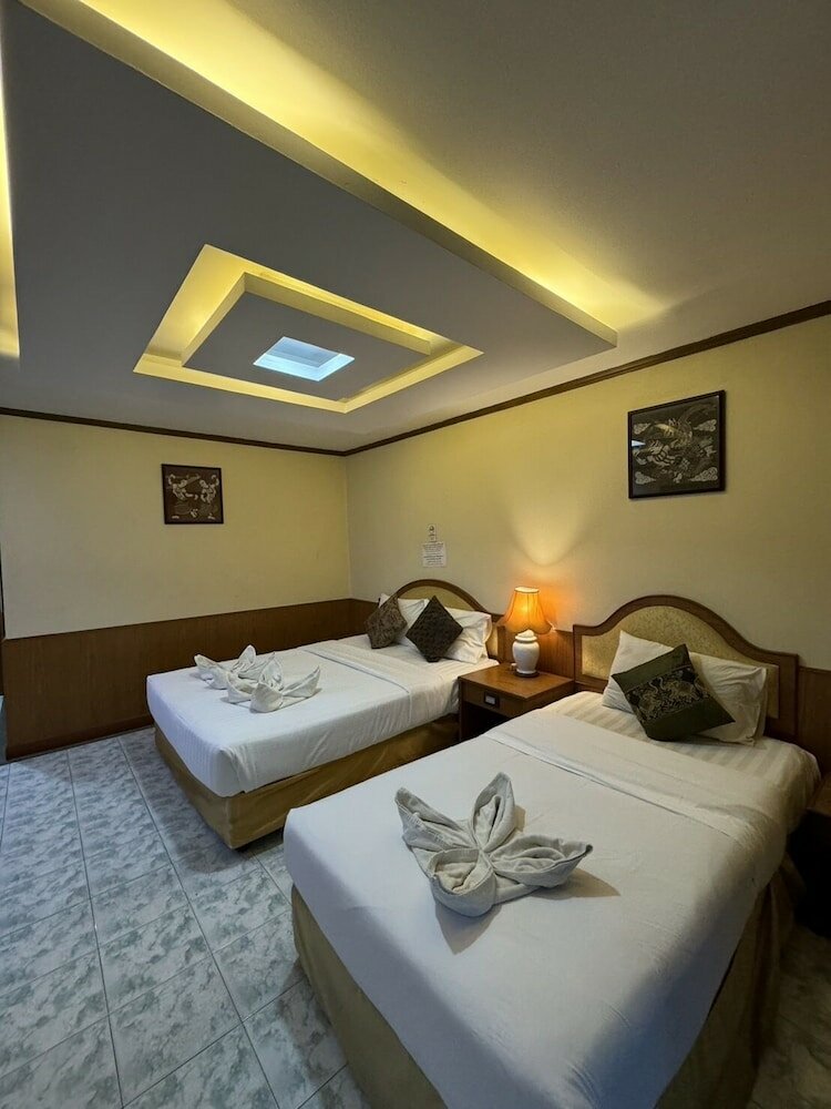 Фото Mr Mac's Hotel