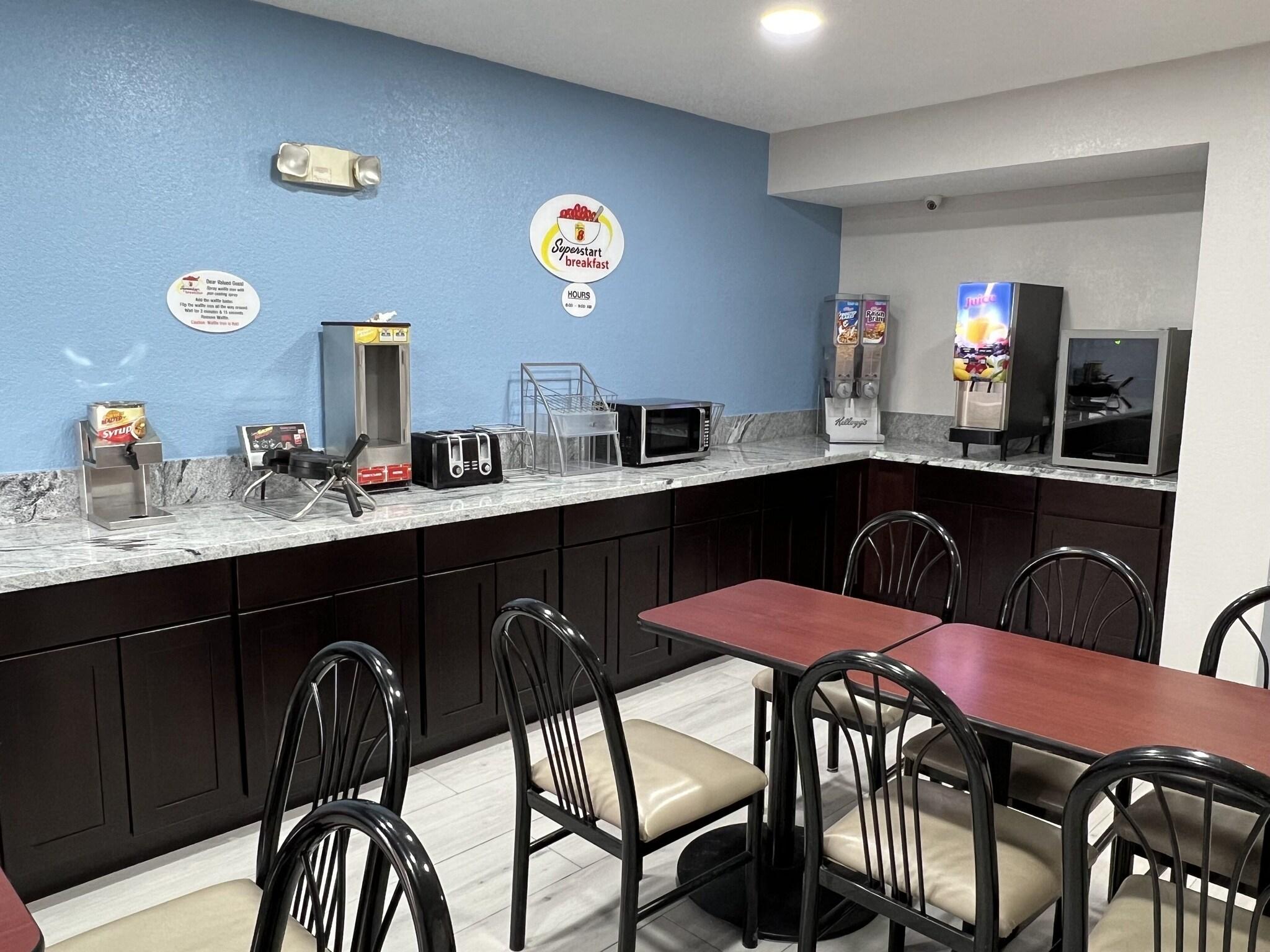 Фото Super 8 by Wyndham Clemmons/Winston-Salem Area I-40