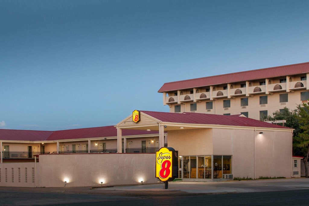 Hotel Super 8 by Wyndham Lubbock Civic Center North, Lubbock, photo