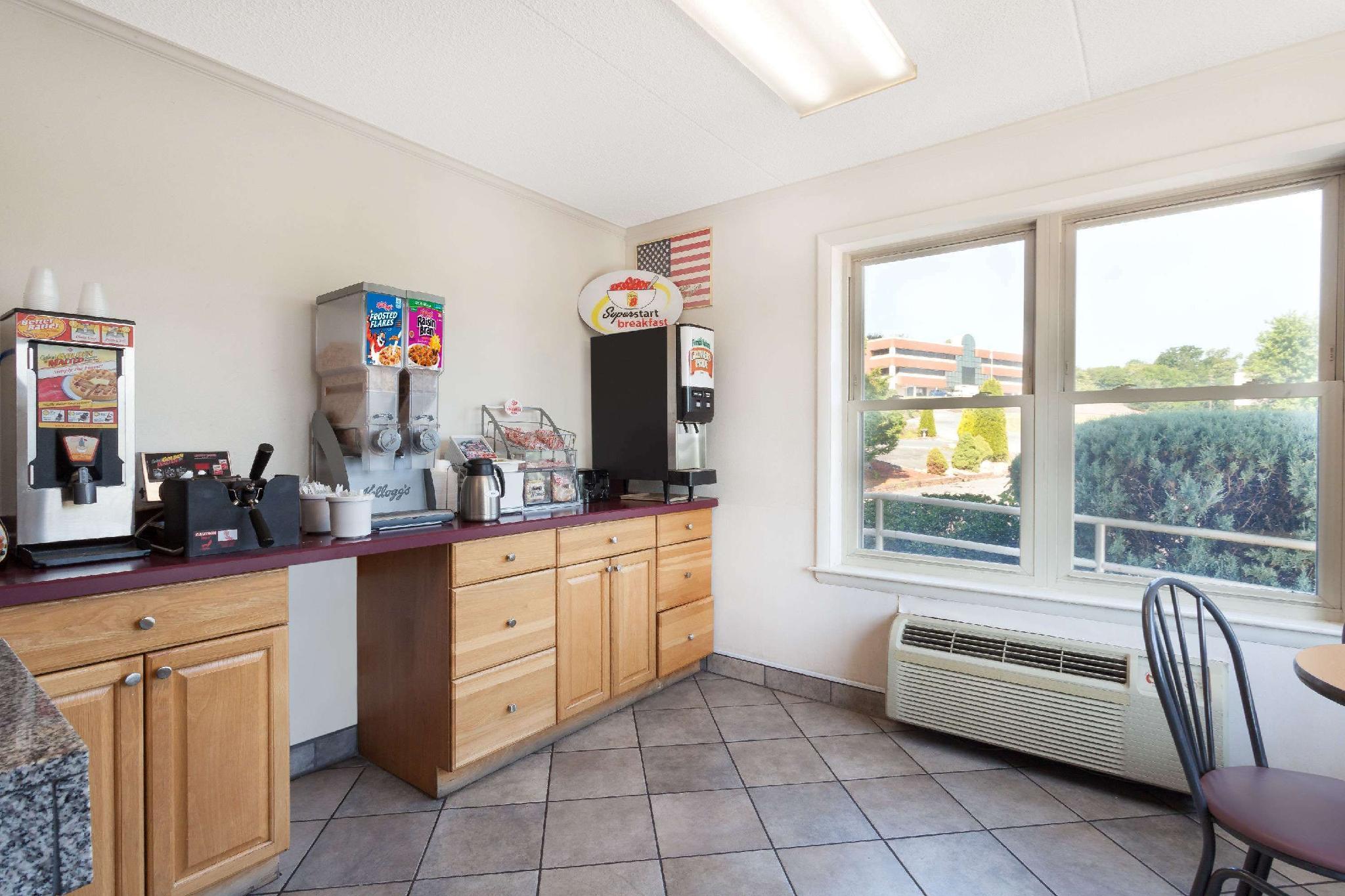 Фото Super 8 by Wyndham Harrisburg Hershey West