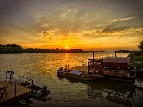 Иное жильё На реке в Астраханской области