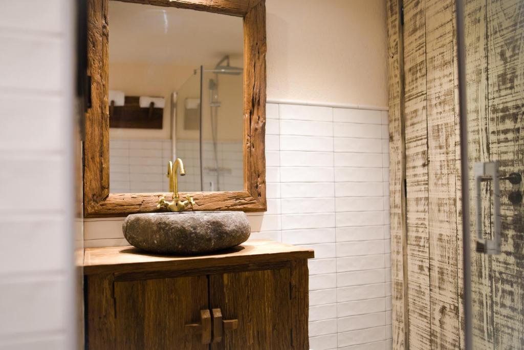 Фото La Bodega Suites