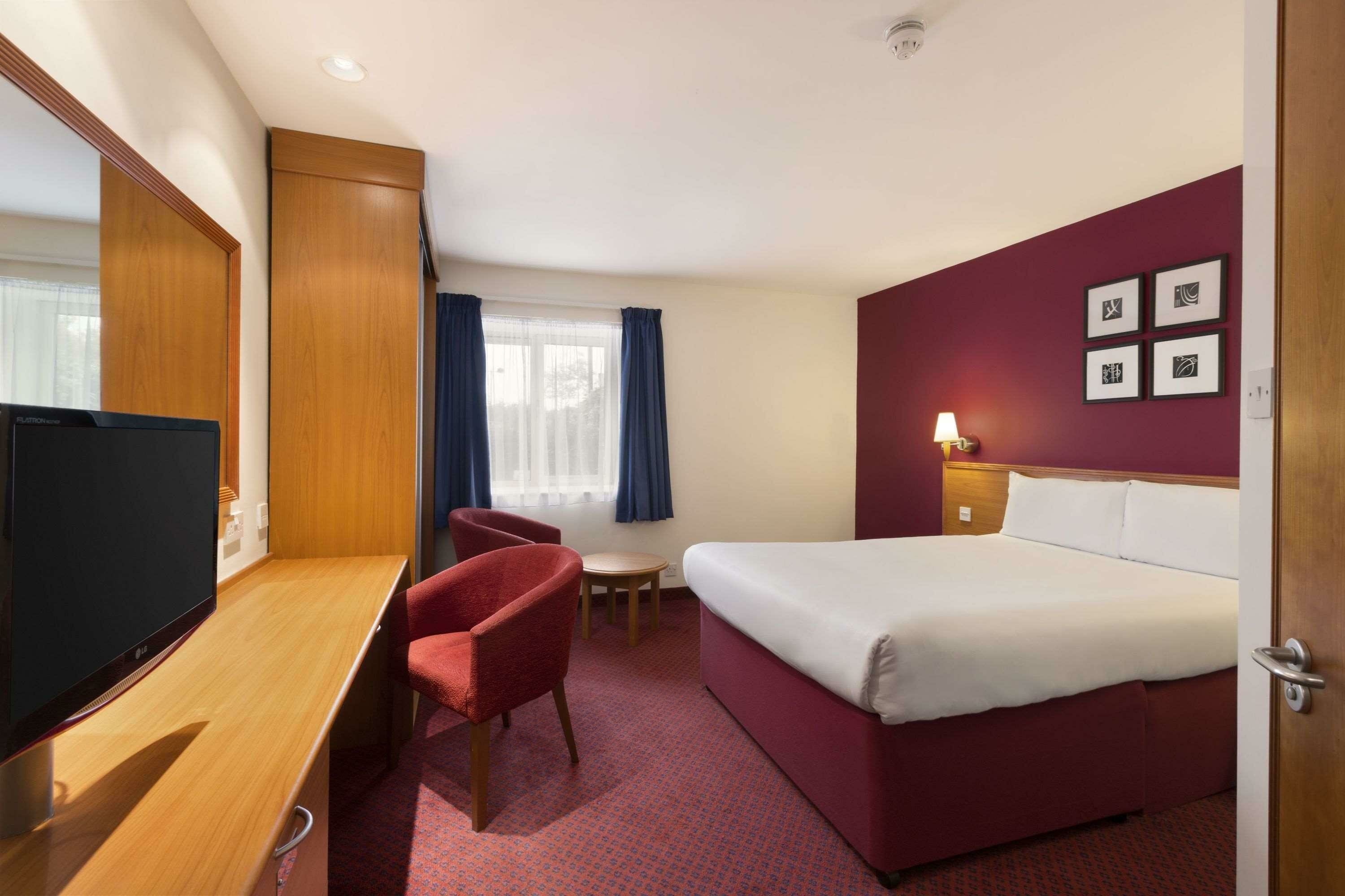 Фото Days Inn by Wyndham Peterborough