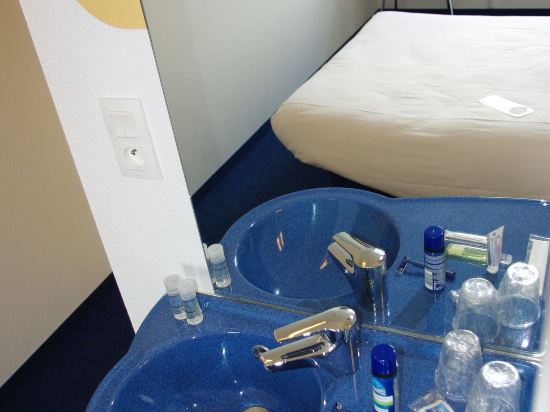 Фото Greet Hotel Paris porte de la Chapelle Aréna