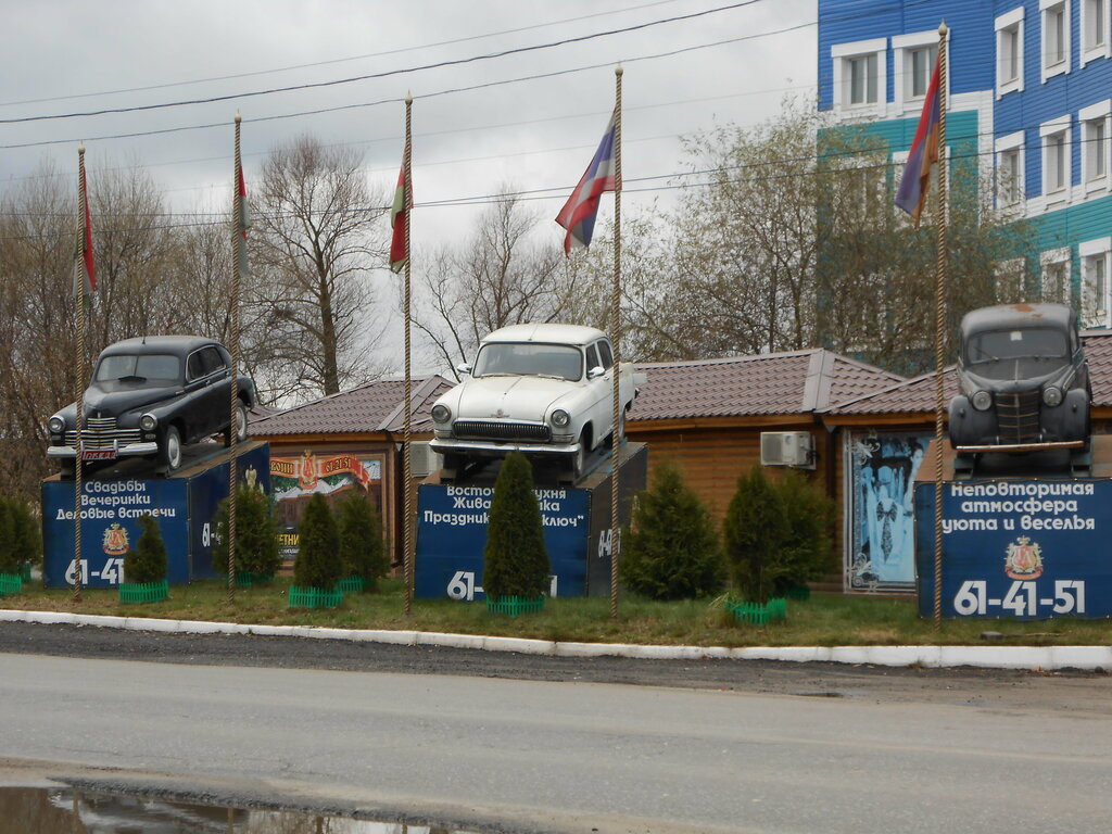 Monument to technology М-401-420 Москвич, Bryansk, photo