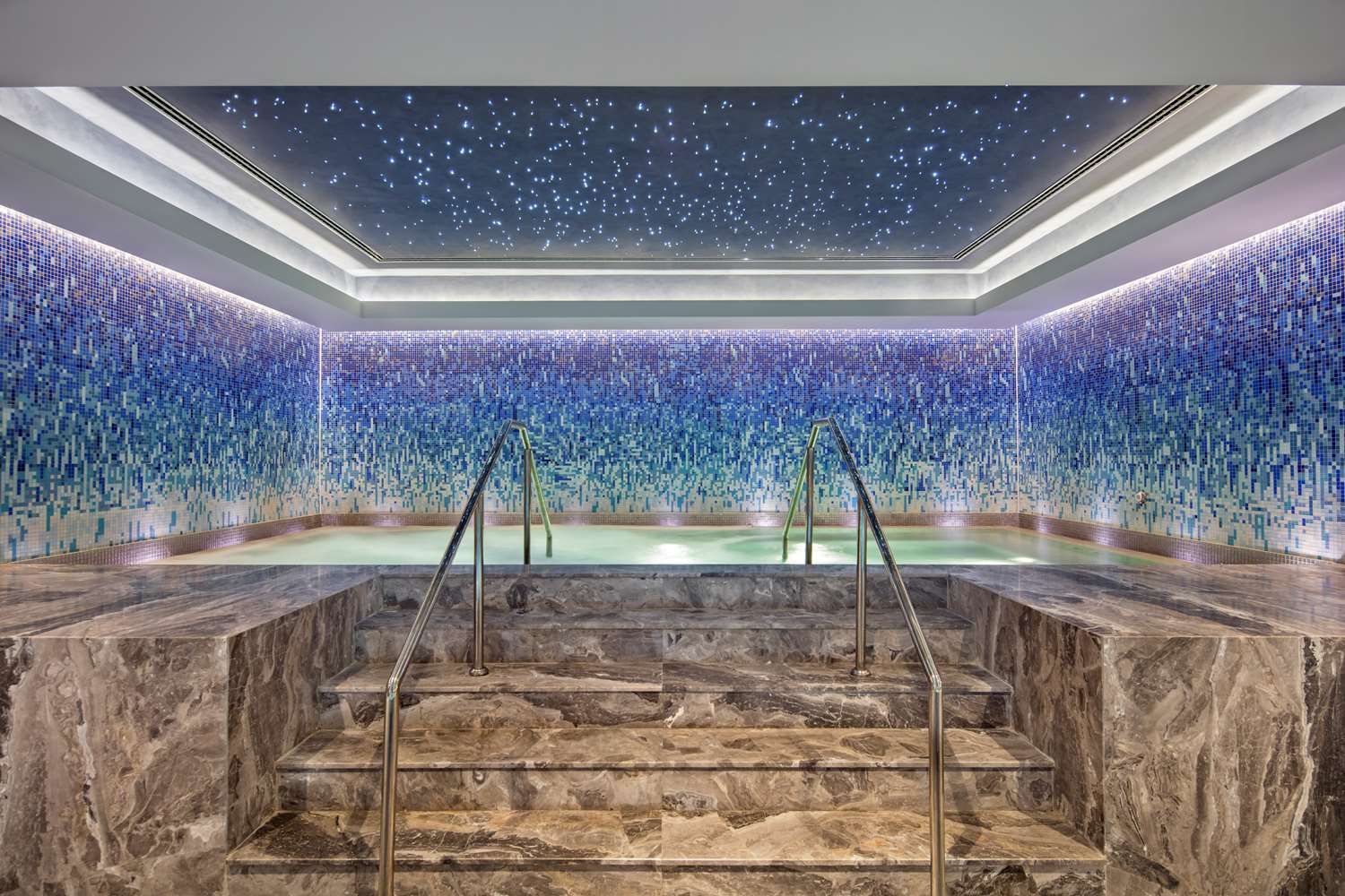 Фото DoubleTree by Hilton Skopje