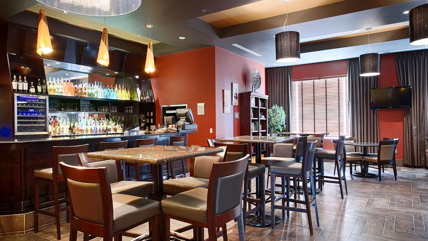 Фото Best Western Sunrise Inn & Suites