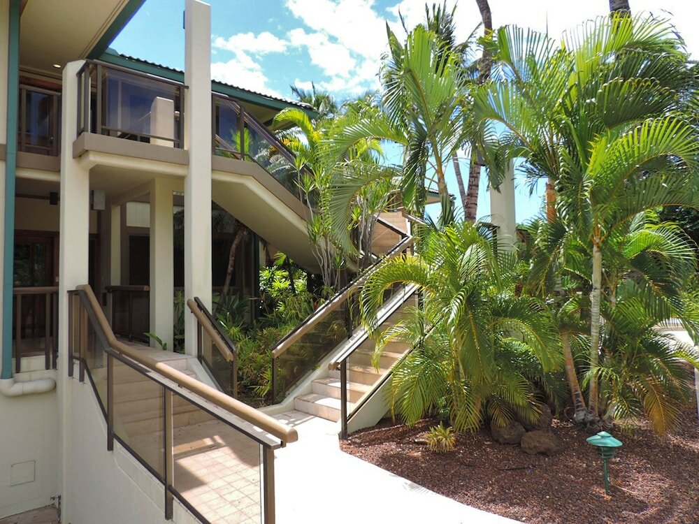 Фото Puunoa Beach Estates, a Destination by Hyatt Residence