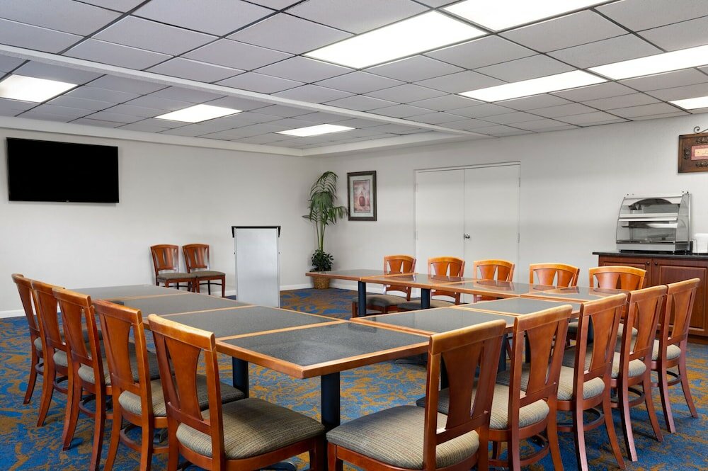 Фото Hotel South Tampa & Suites