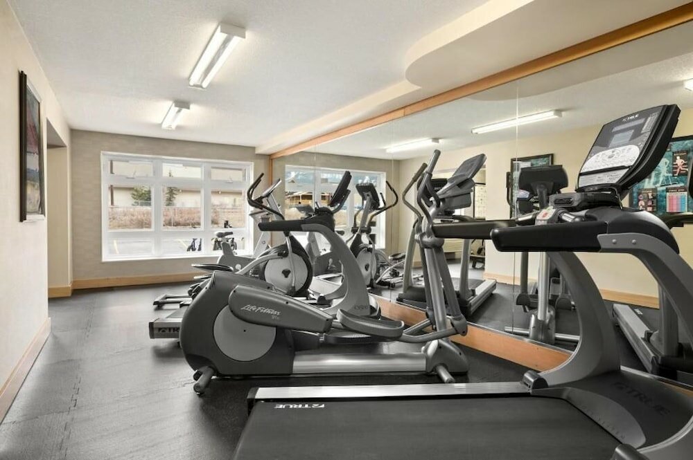 Фото Canmore Inn & Suites