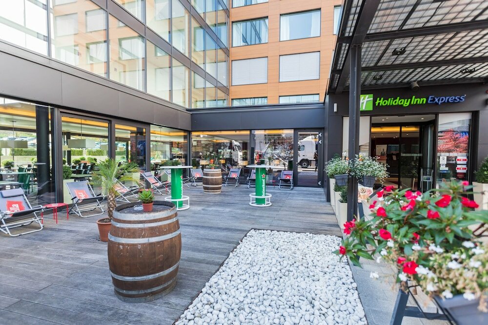 Фото Holiday Inn Express Zurich Airport, an Ihg Hotel