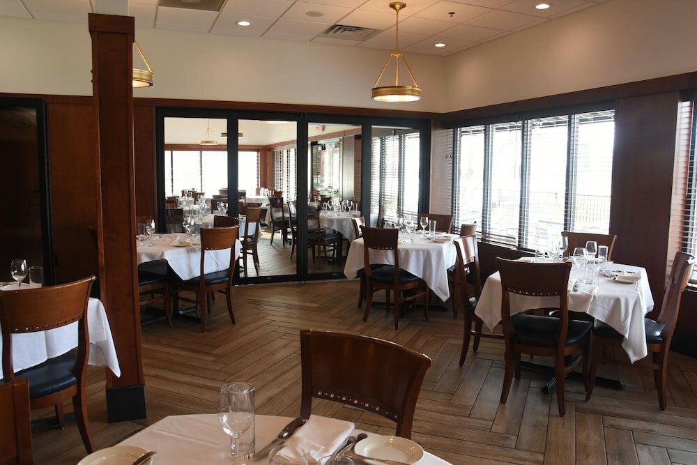 Фото Wyndham Moline on John Deere Commons