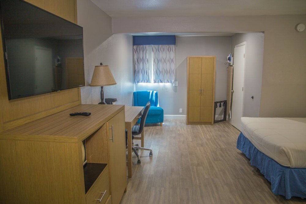 Фото Days Inn by Wyndham Redwood City