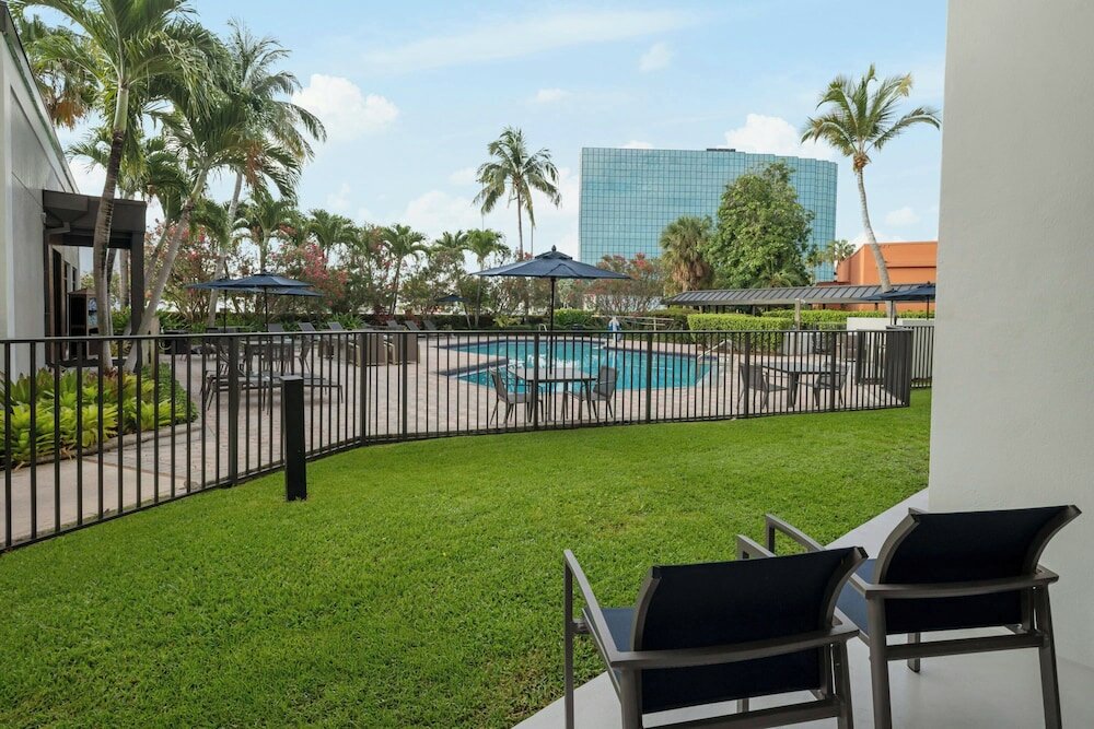 Фото Courtyard by Marriott Fort Lauderdale East/Lauderdale-by-the-Sea