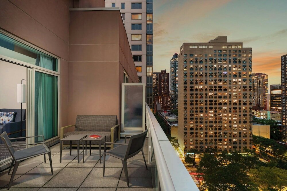 Фото Courtyard New York Manhattan/Upper East Side