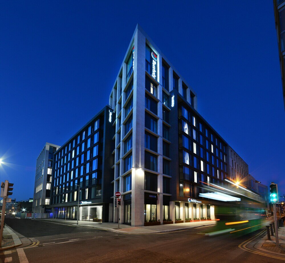 Фото Travelodge Plus Dublin City Centre