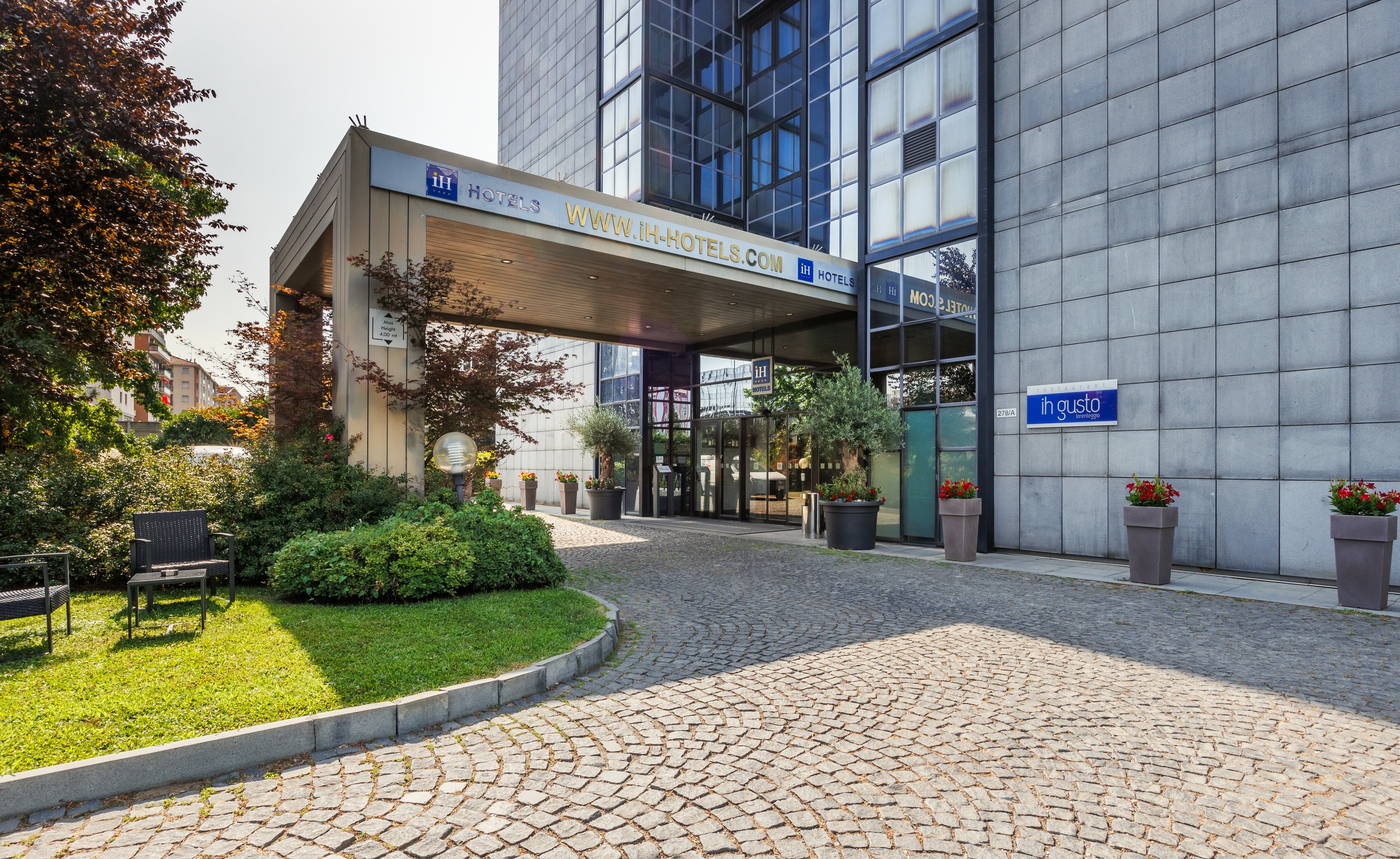 Фото IH Hotels Milano Lorenteggio