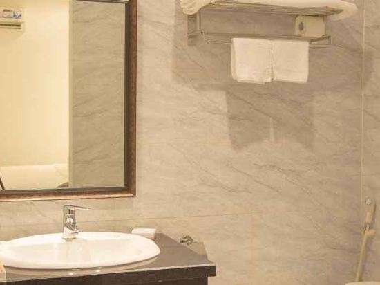 Фото Vyhouse Hanoi Hotel