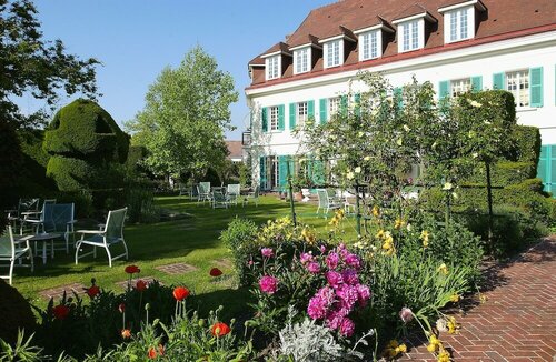 Гостиница Chateau De Montreuil в Монтрее
