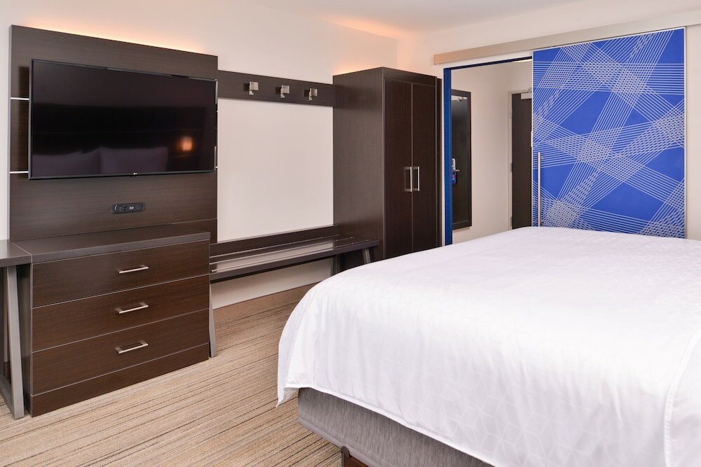 Фото Holiday Inn Express & Suites Olathe West, an Ihg Hotel