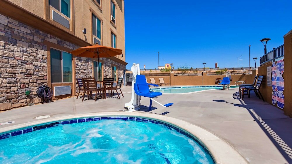 Фото Best Western Plus New Barstow Inn & Suites