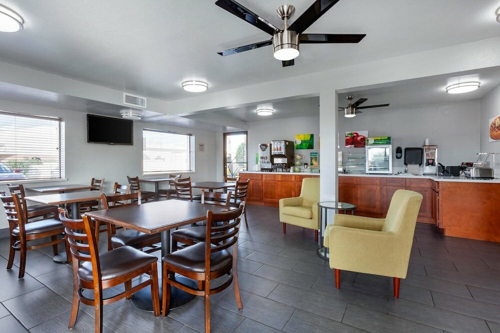 Фото Quality Inn & Suites near Downtown Mesa