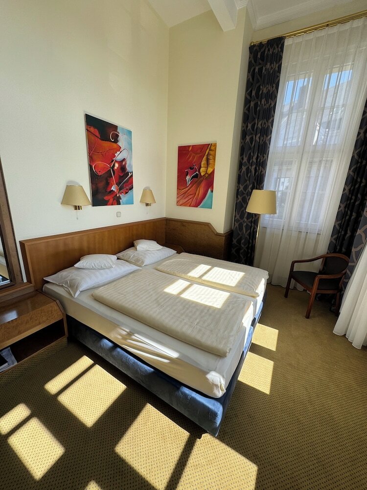 Фото Hotel Viktoria