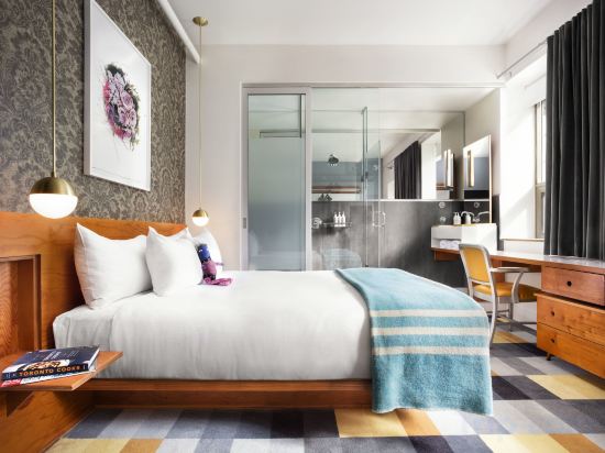 Фото The Drake Hotel