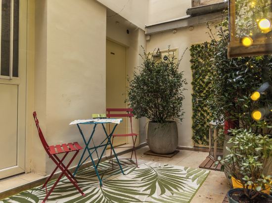 Фото Young and Happy Hostel