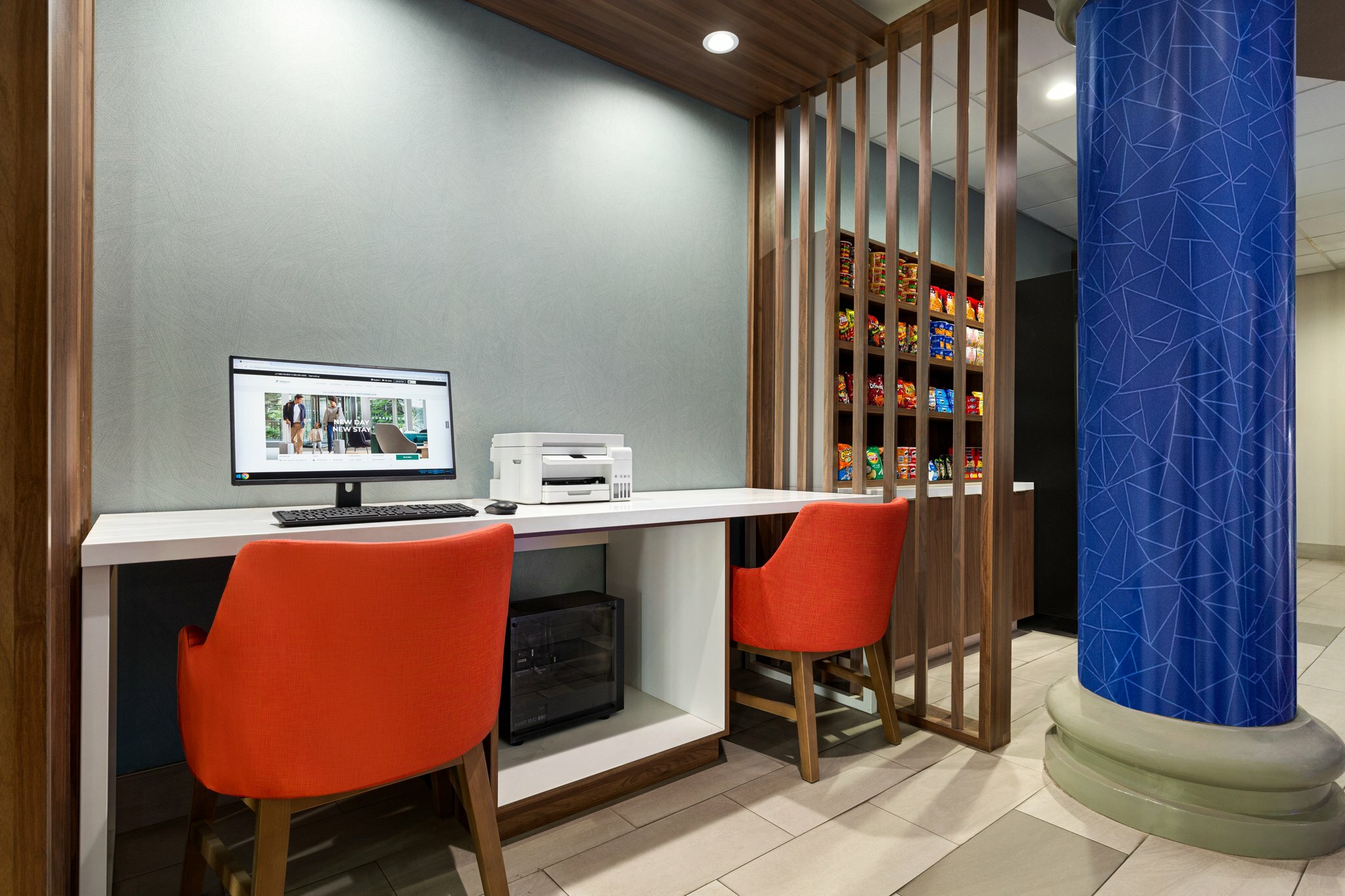 Фото Holiday Inn Express and Suites Bakersfield Central, an Ihg Hotel