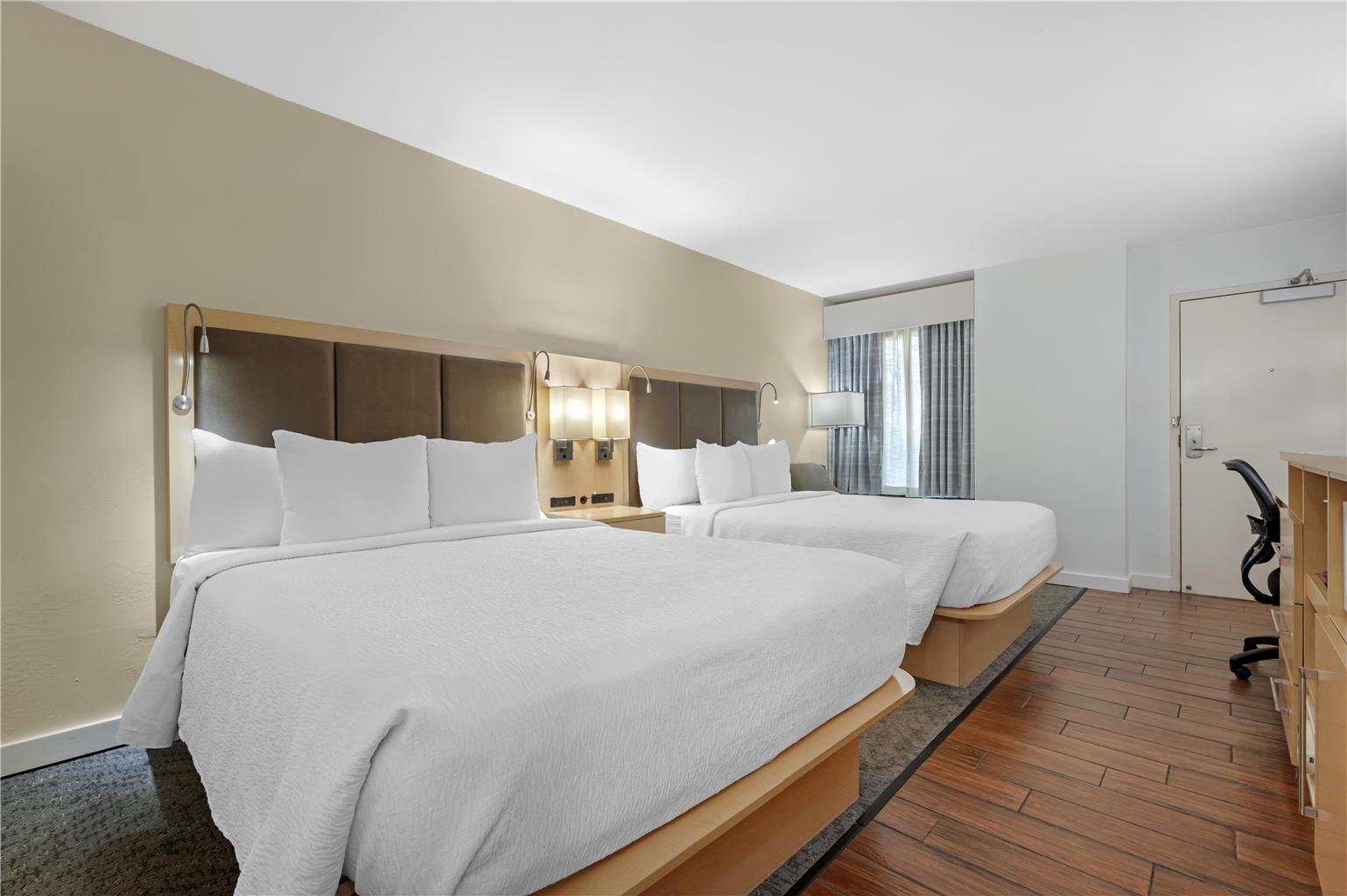 Фото Best Western Plus South Coast Inn