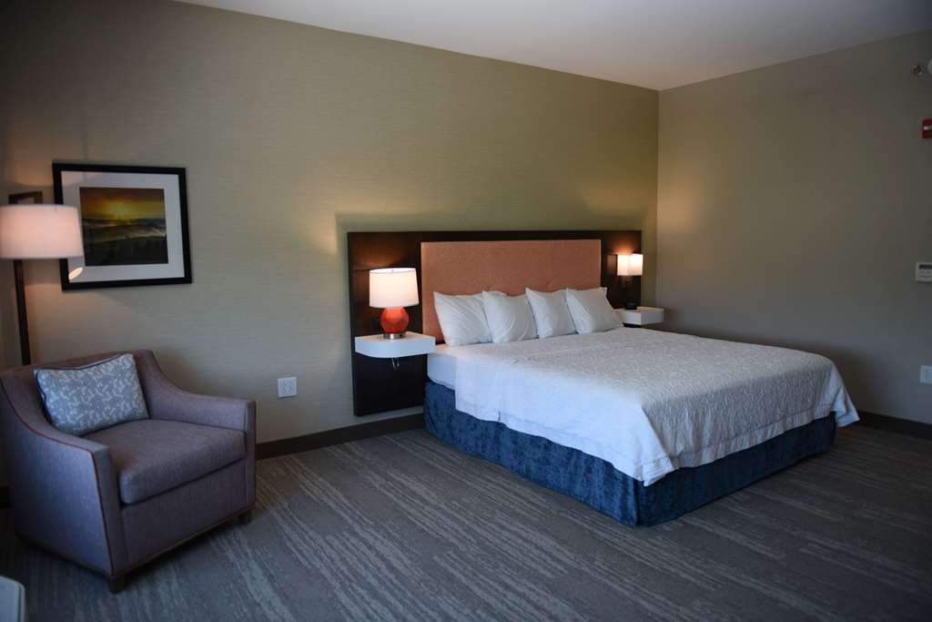 Фото Hampton Inn & Suites Lenoir