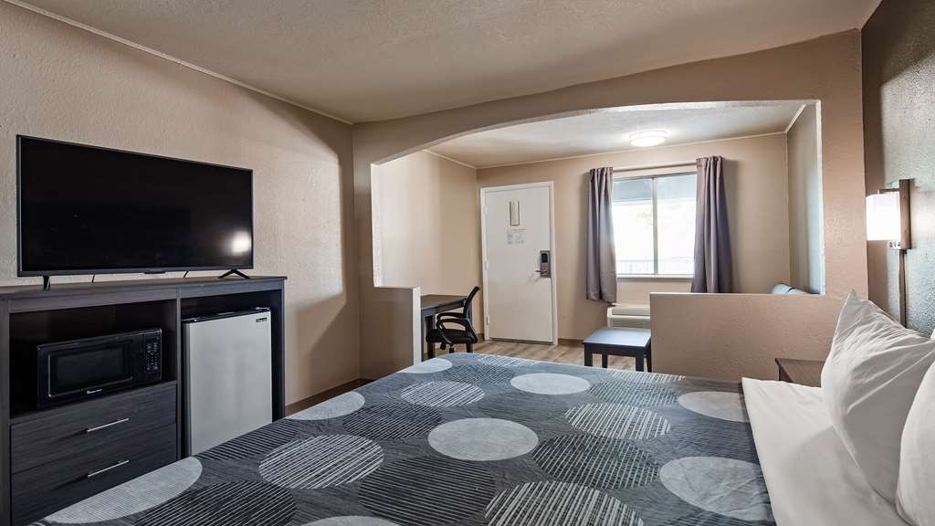 Фото SureStay Hotel by Best Western Olathe