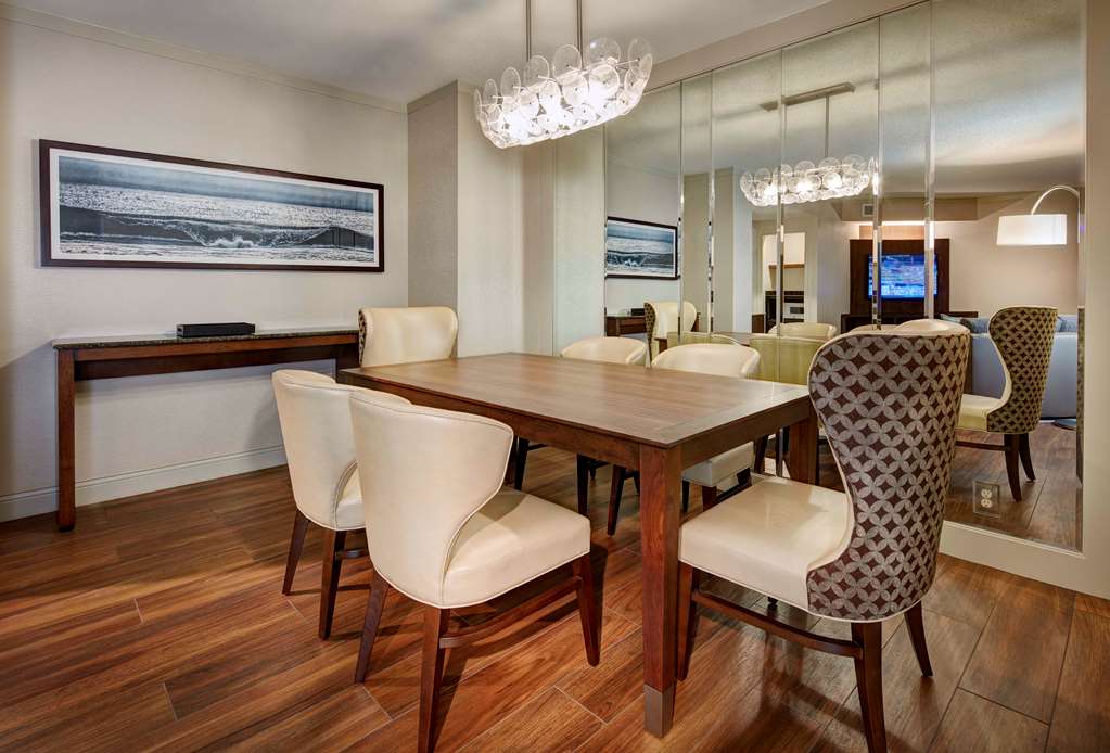 Фото Embassy Suites by Hilton San Diego La Jolla